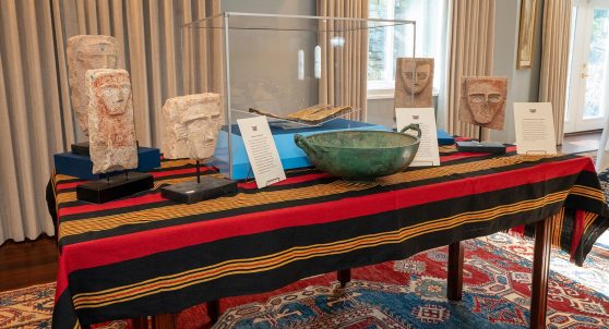 Yemeni objects displayed on a table