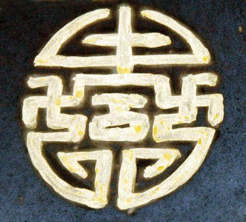 Gold-painted longevity character.