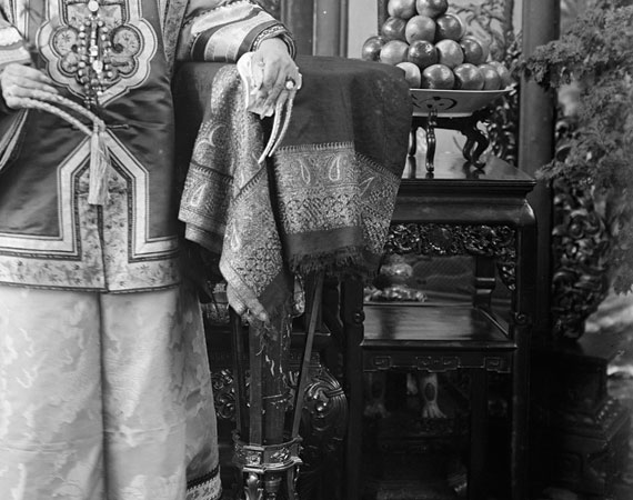 Close up of Cixi’s gold filigreed fingernail covers.