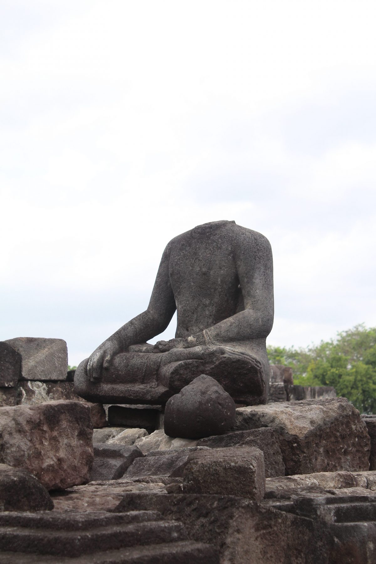 Seated headless buddha