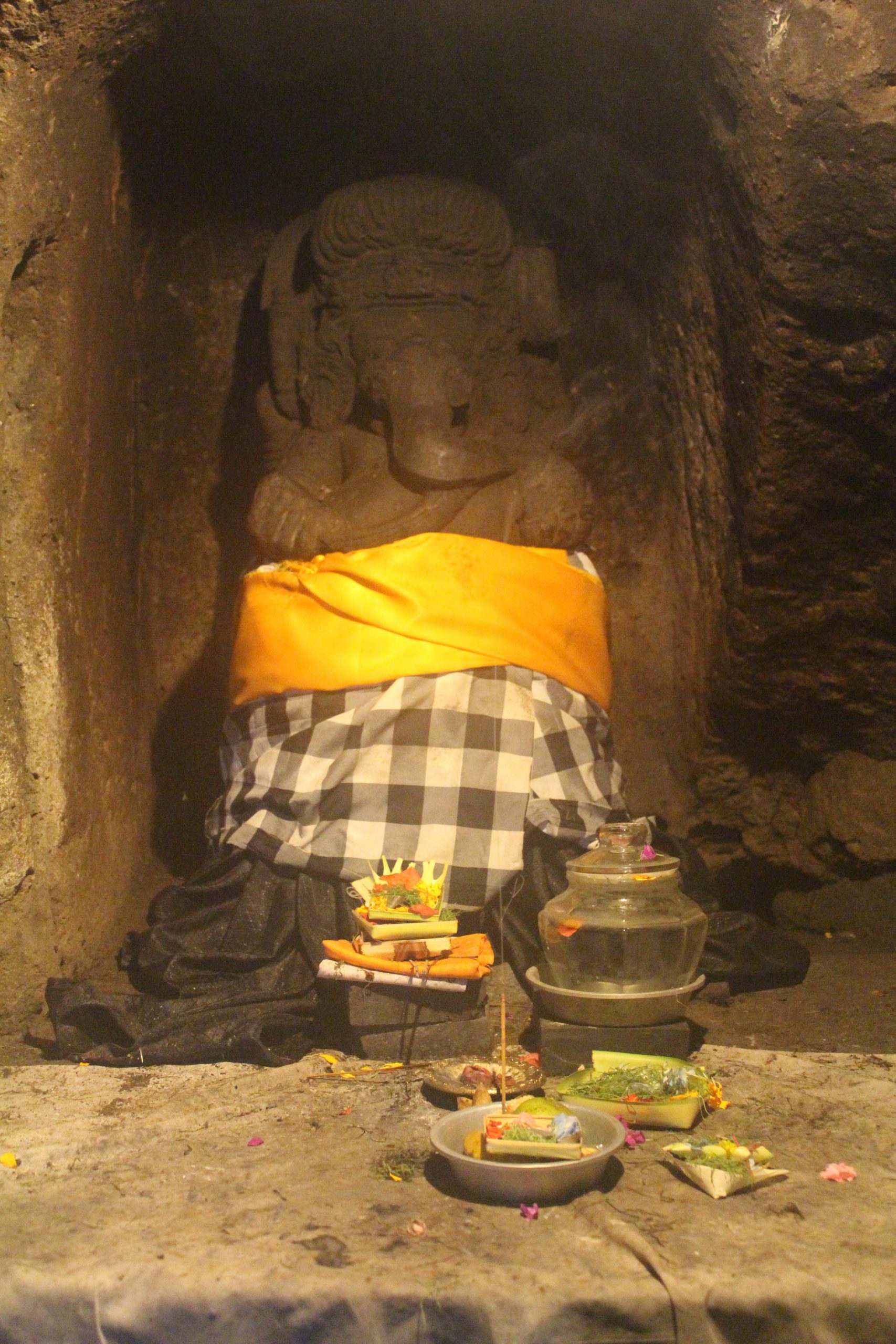 Ganesha sculpture enshrined wearing checker cloth