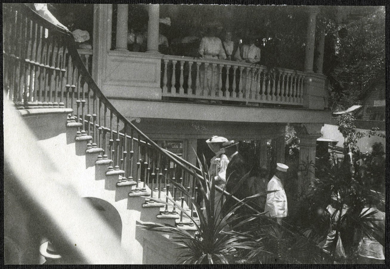 Alice Roosevelt ascending staircase with Governor Atkinson