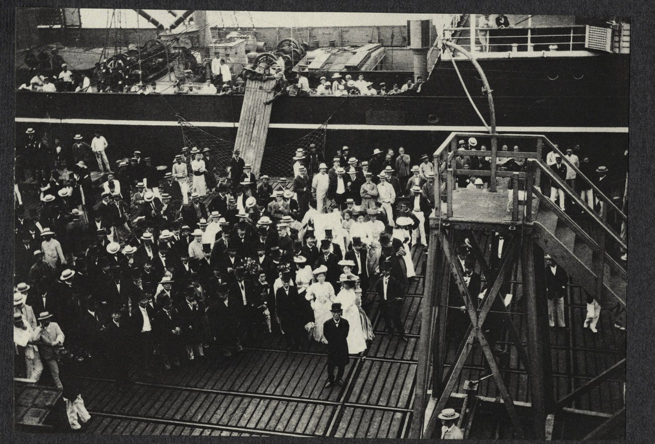 Yokohama: Dignitaries await passengers' arrival