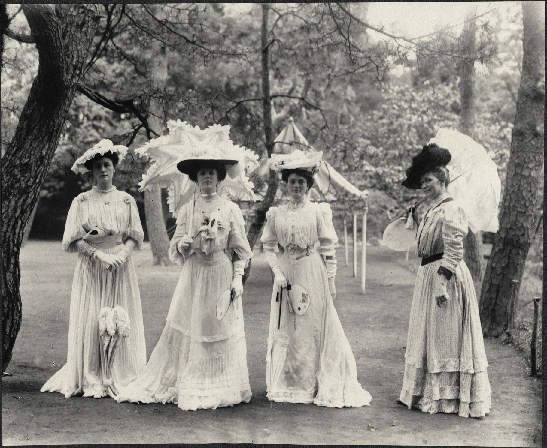 Tokyo: Alice Roosevelt flanked by the wives of the Ambassador and 1st Secretary of the American Legation. Wife of Senator Newlands to the right