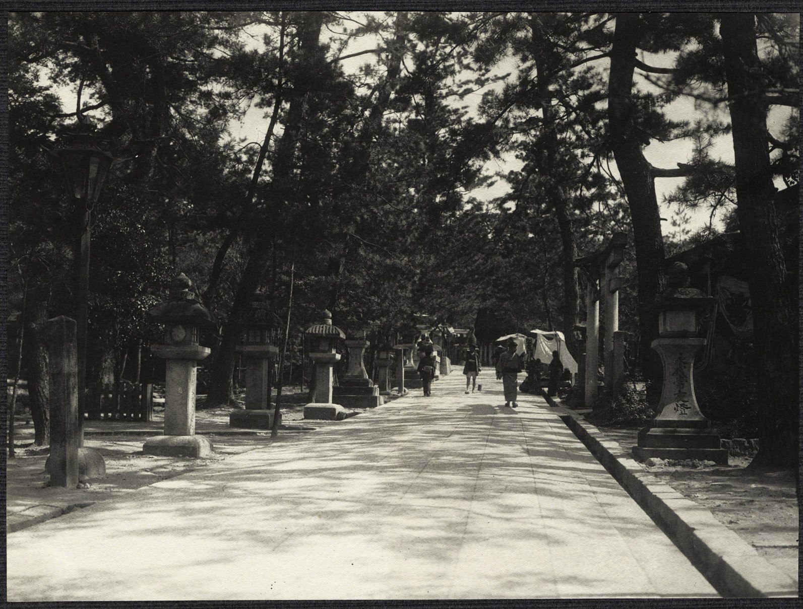 Kyoto: Pedestrians walking in a temple or shrine precints