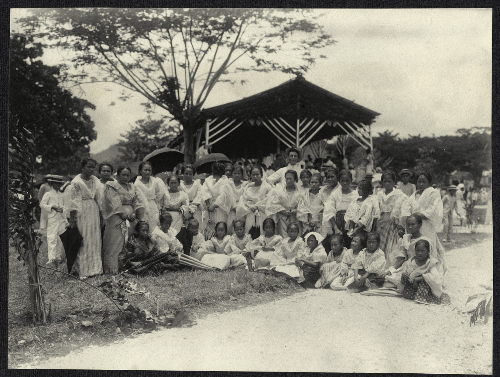 Tacloban: Women of Tacloban