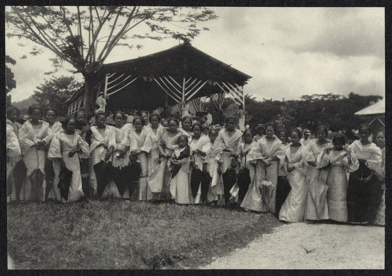 Tacloban: Women of Tacloban