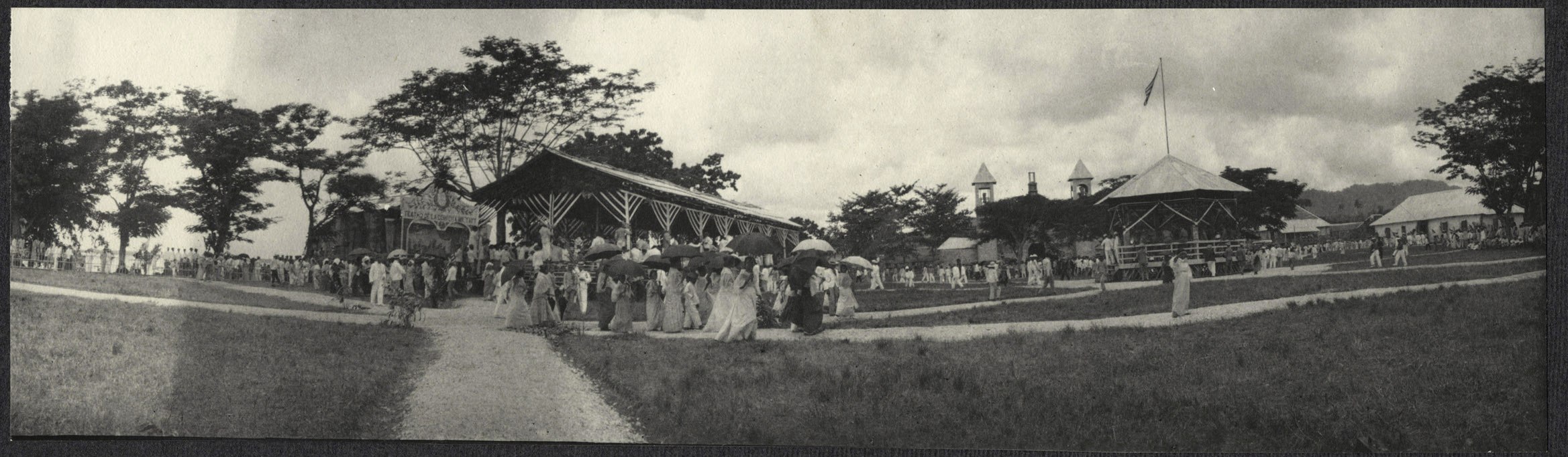 Tacloban: Plaza in front of Sto. Niño Church with festive pavlions