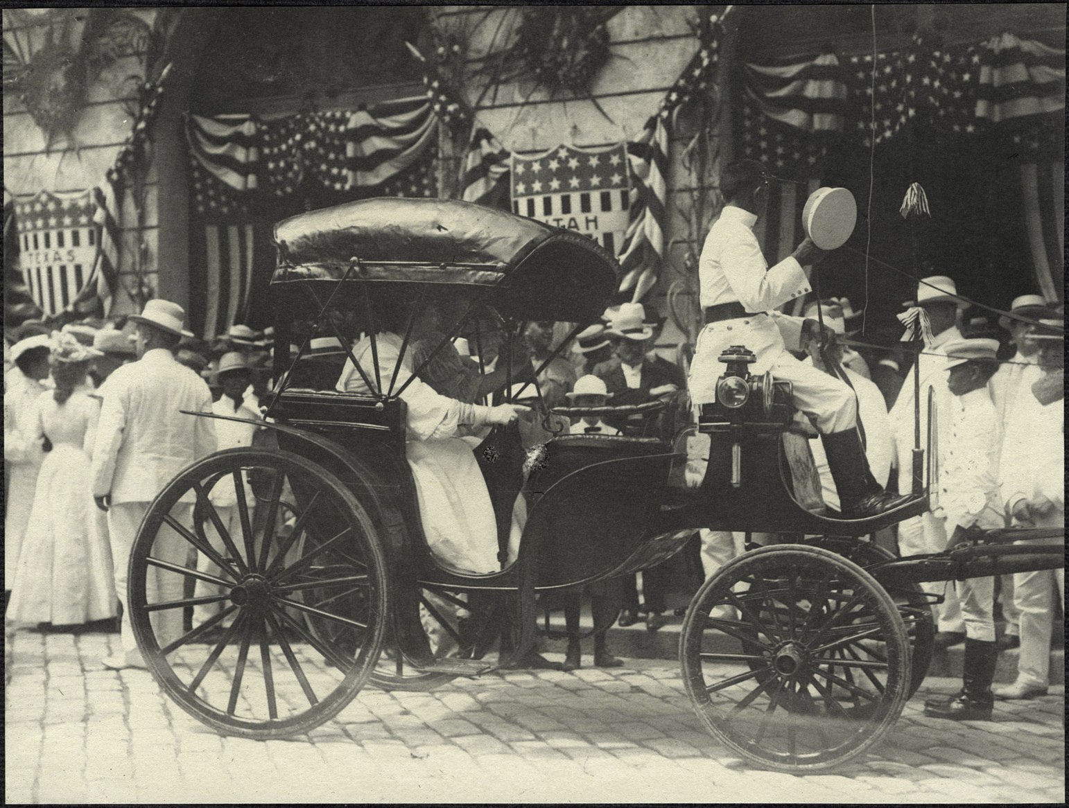 Manila: Americans on a balcony above a crowd