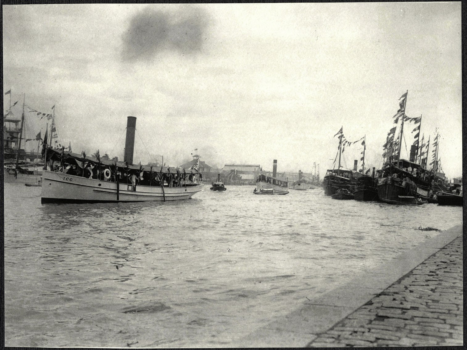 Manila: Launch from the SS Manchuria arriving on the Pasig River