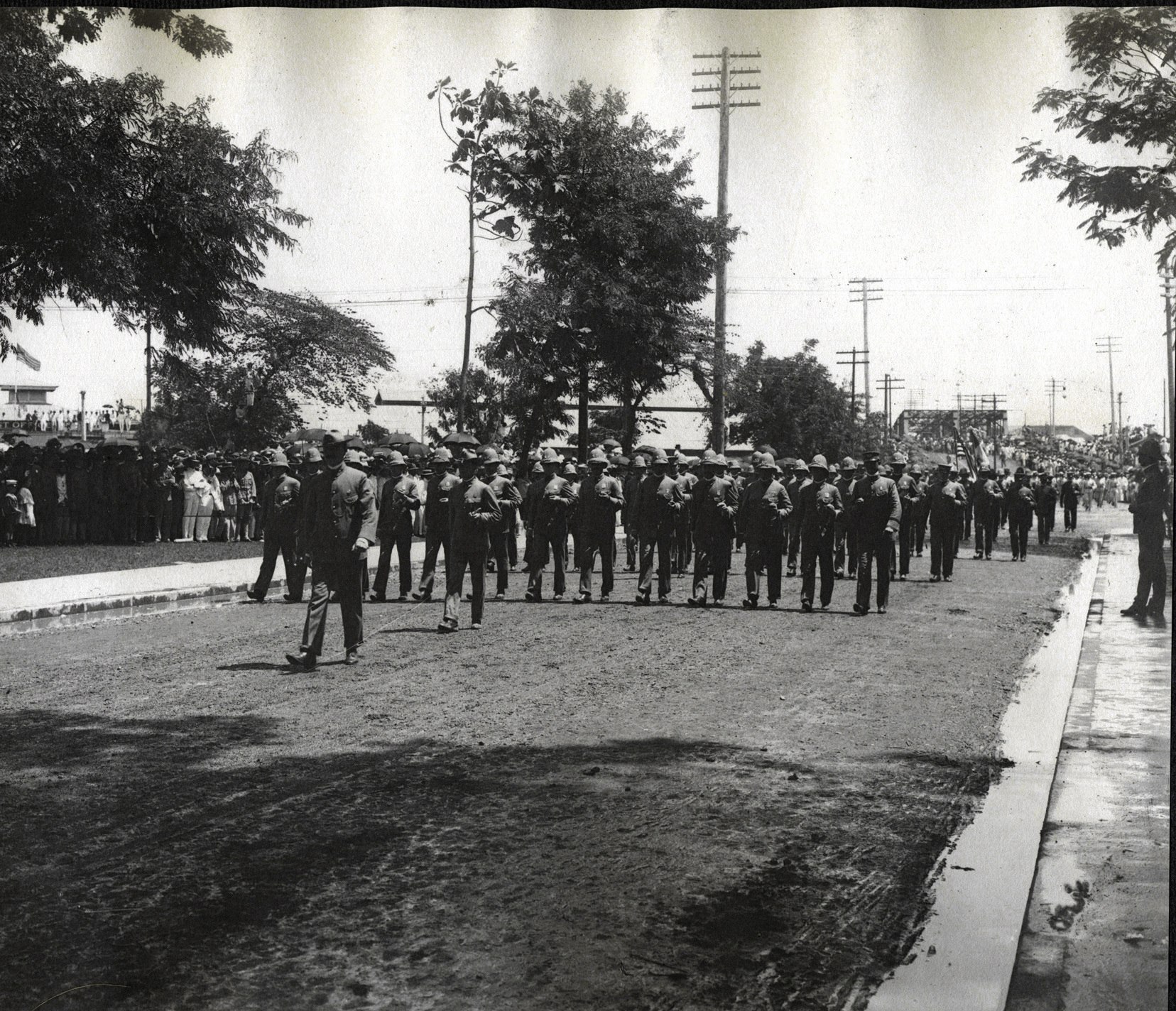 Manila: U.S. army band marches past viewing stand, Santa Cruz Bridge in the background