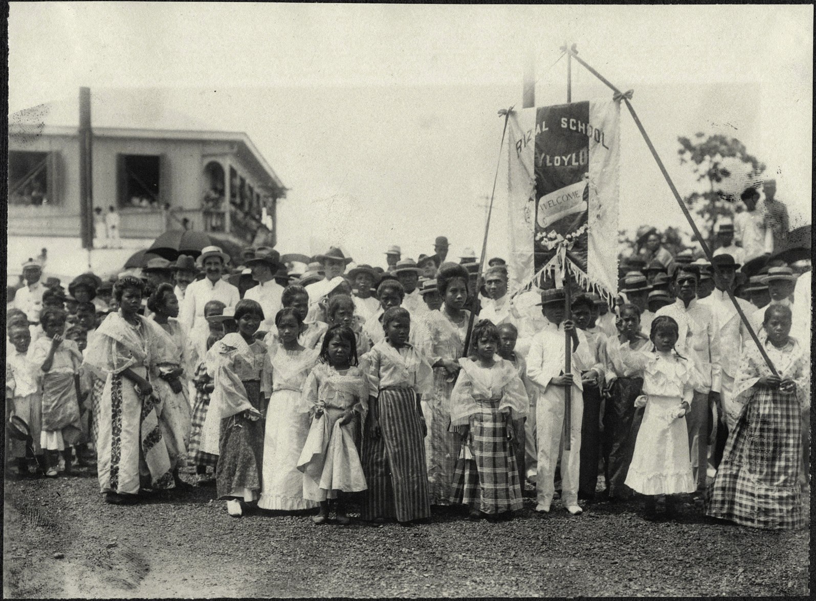 Iloilo City: Young girls with Rizal School banner