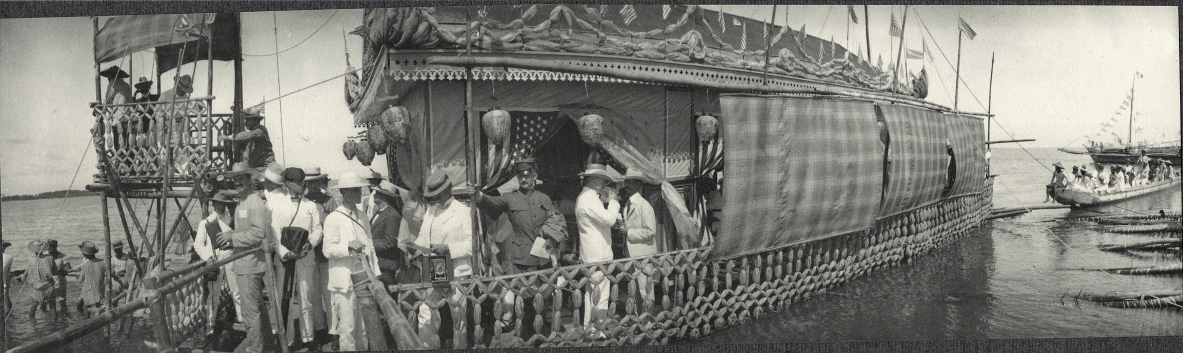 16-Aug-05: Bacolod: Ceremonial raft on the occasion of the visit of William H. Taft