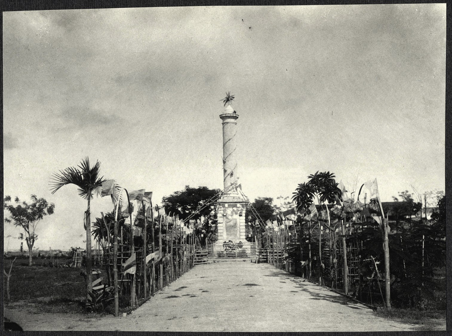 Cebu: Legazpi Obelisk at Plaza