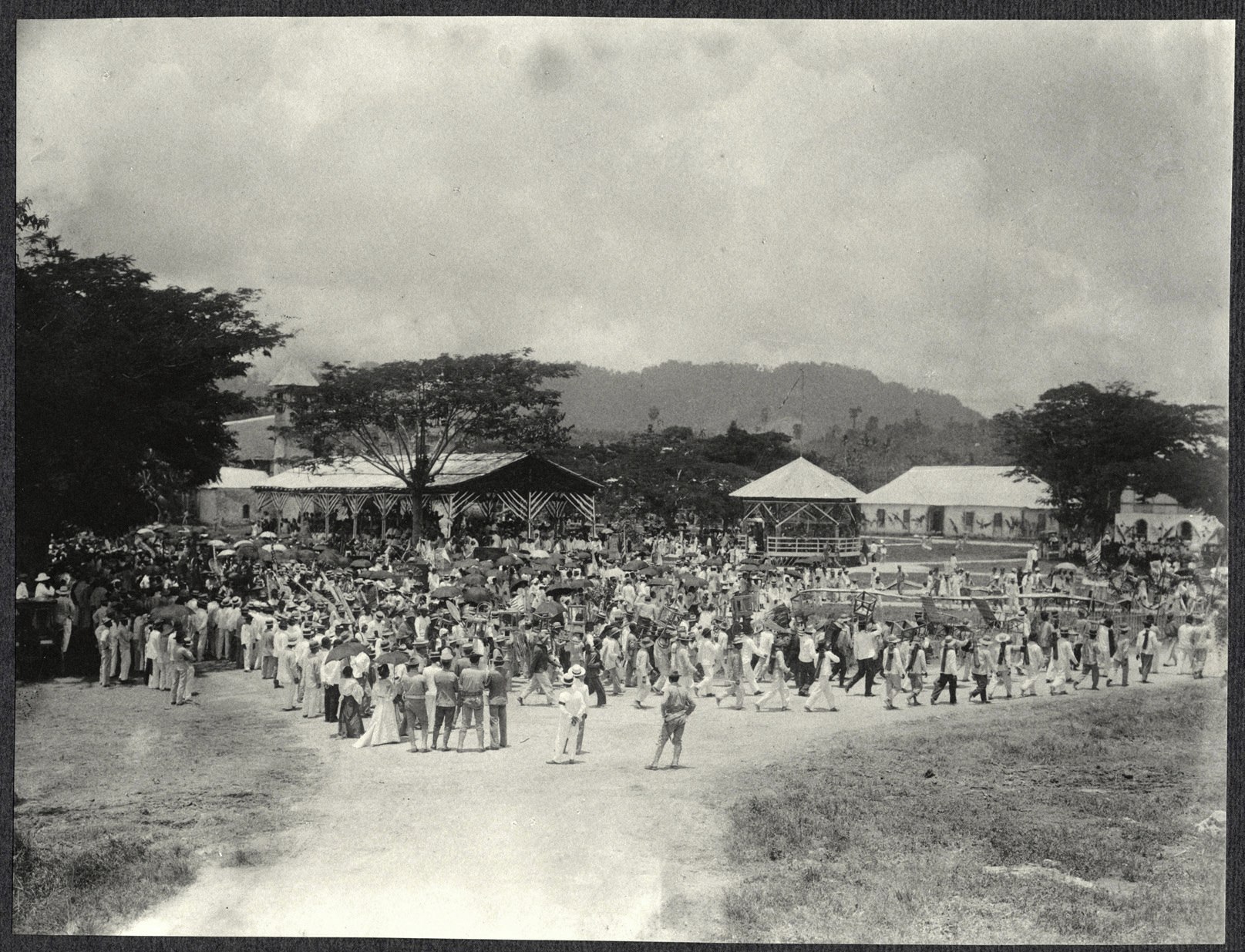 Tacloban: Plaza in front of Sto. Niño Church with festive pavilions