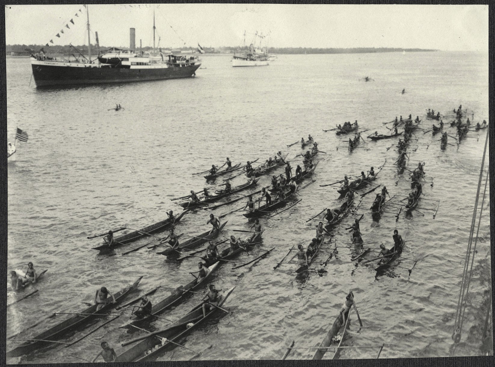 Zamboanga: bancas greet the USS Logan