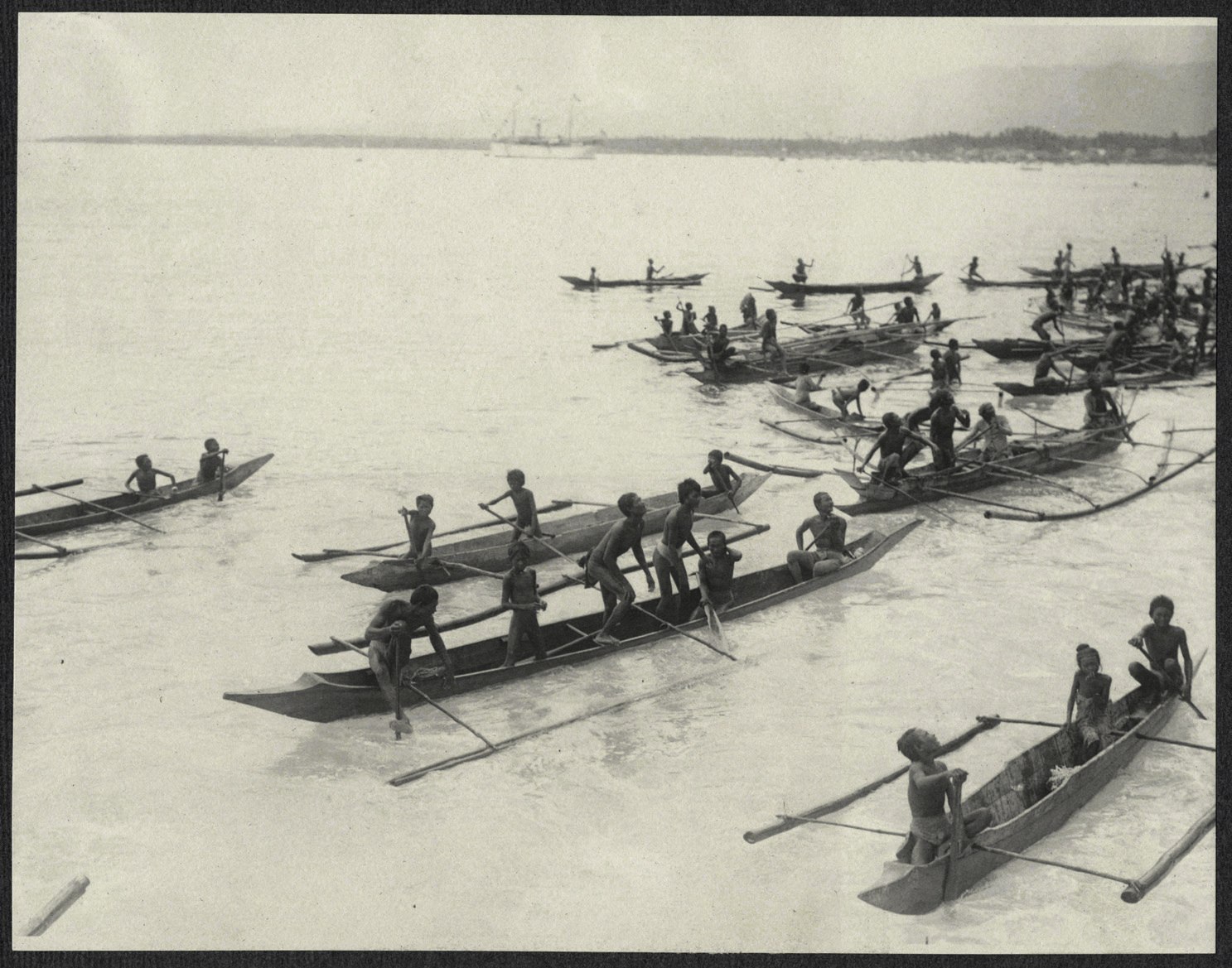 Zamboanga: bancas greet the USS Logan