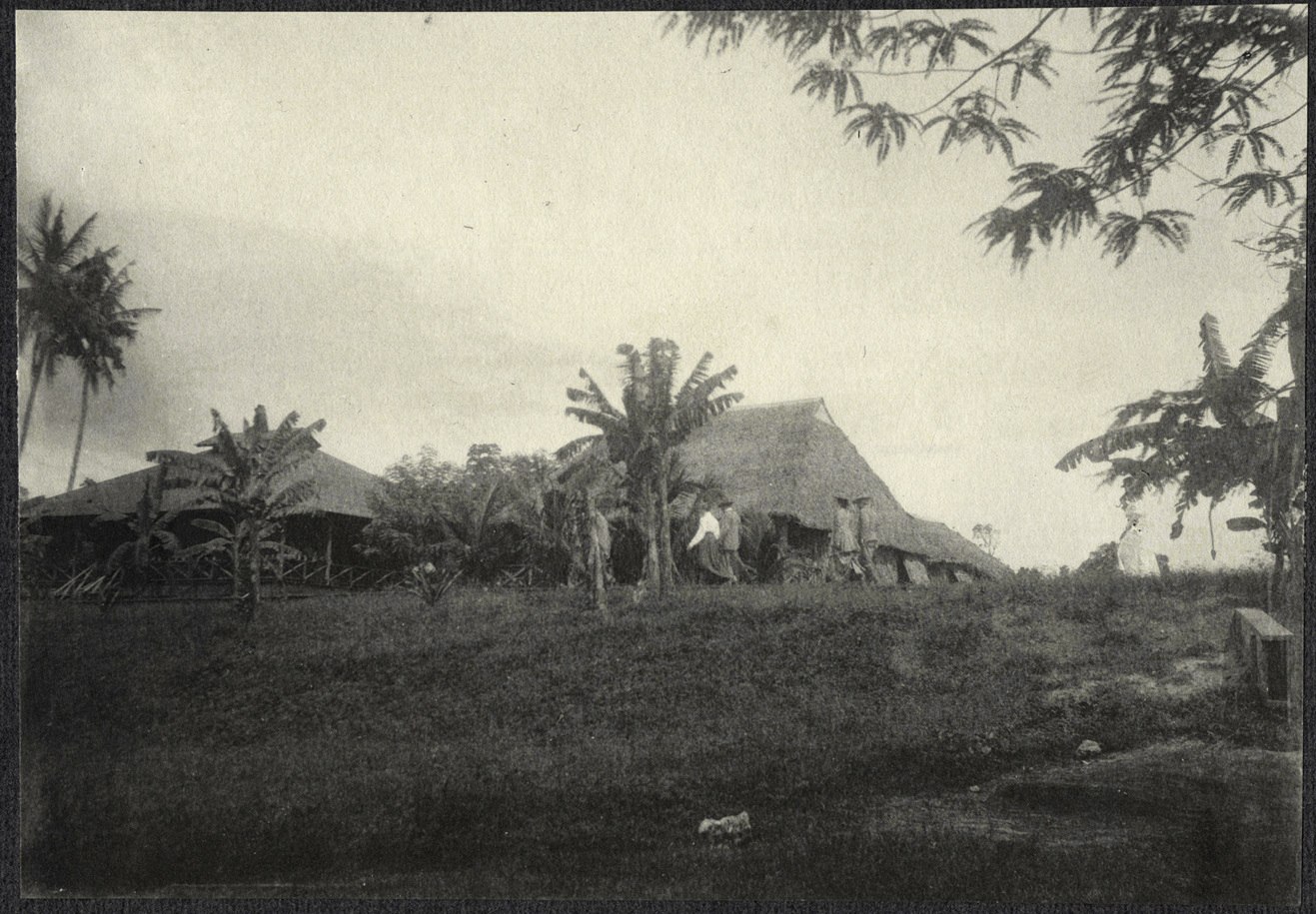 Mindanao: Travelers taking a break in the jungle