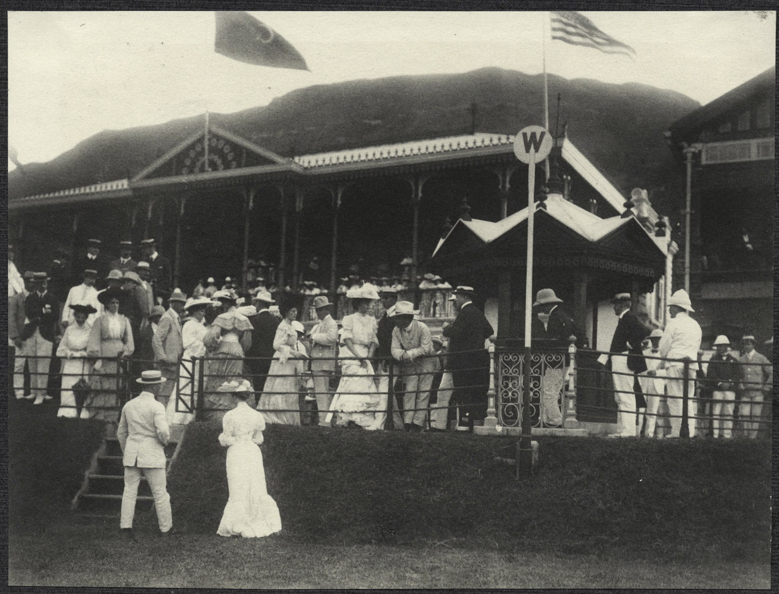 Hong Kong: Americans and British at the racetrack