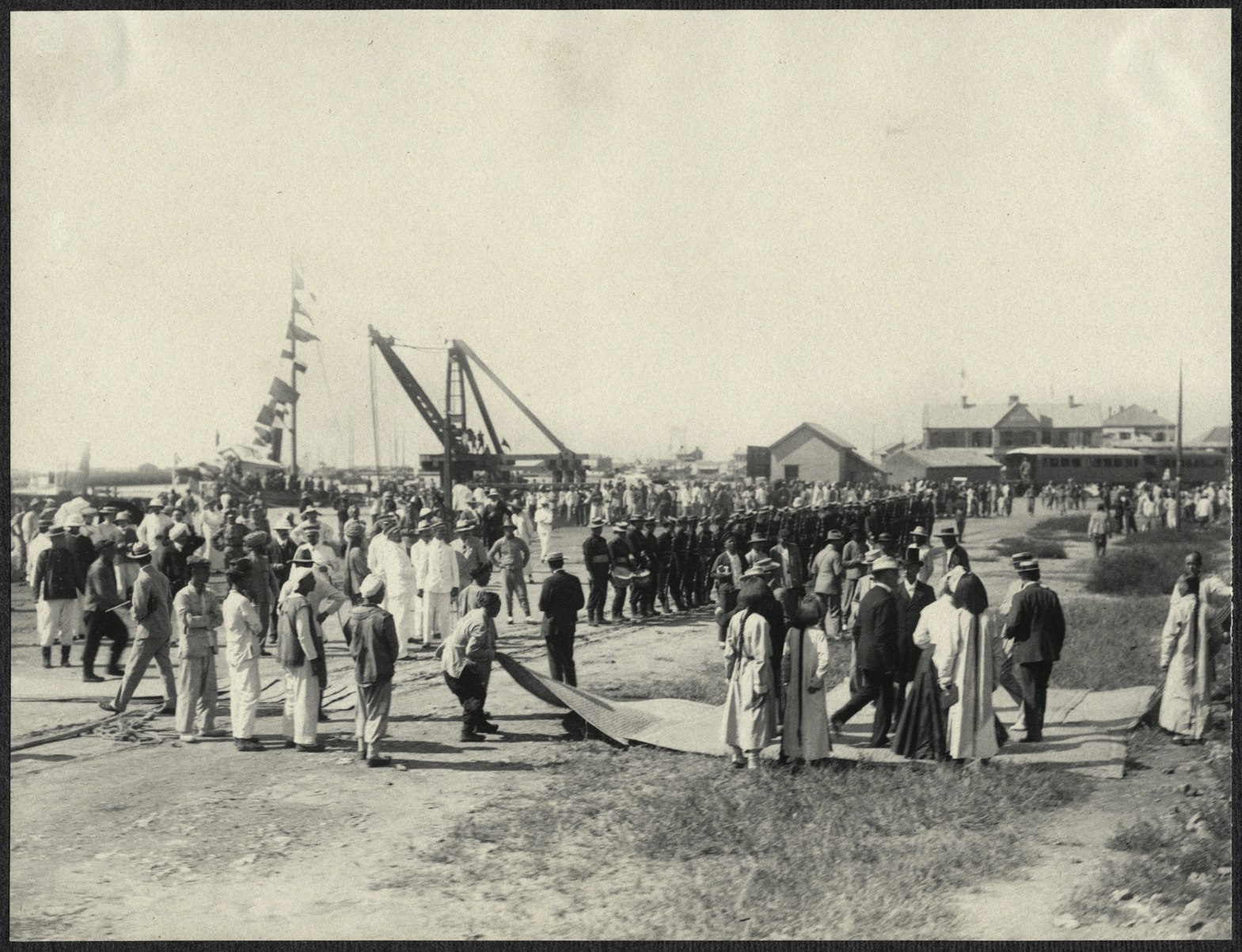 Tianjin: Chinese and American officials awaiting the arrival of American guests at the port of Tianjin