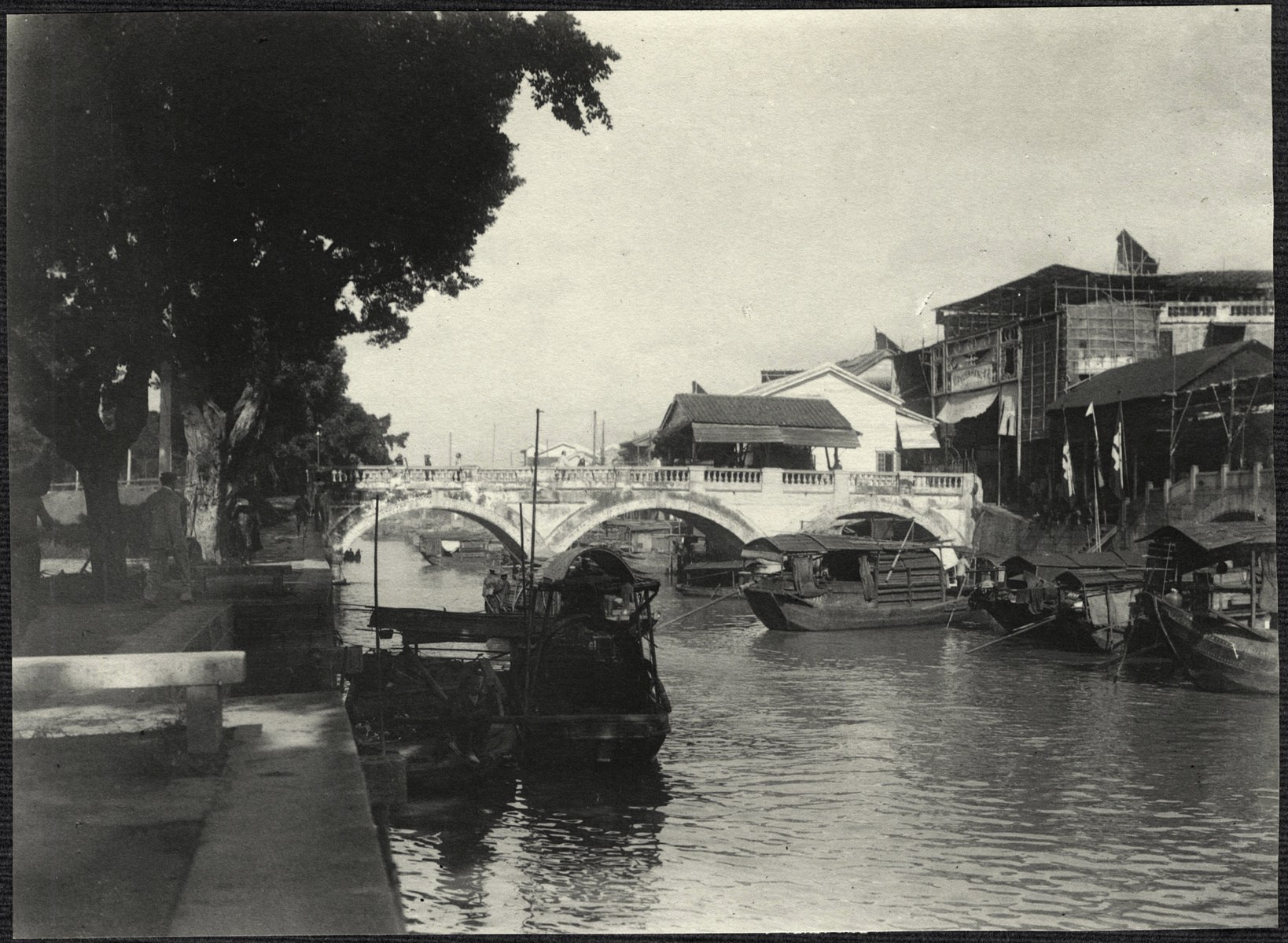 Guangzhou: Bridge connecting British concession on Shamian Island with the city of Guangzhou