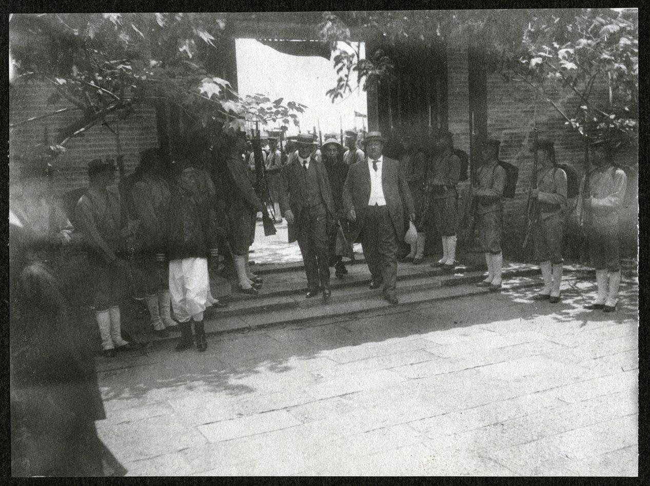 Secretary of War William H. Taft in Canton with Consul Lay at the Viceroy’s palace