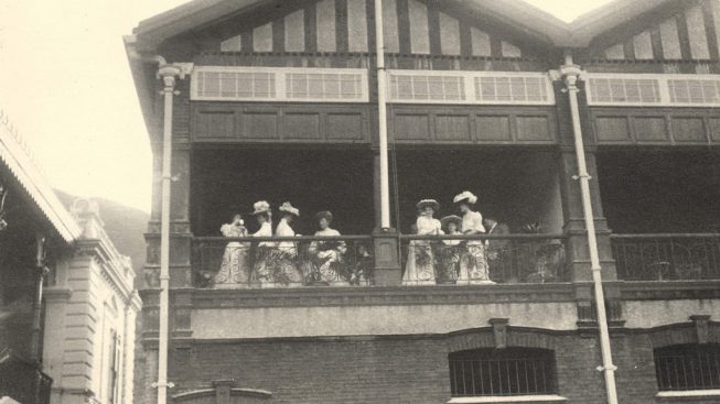 Hong Kong: Alice Roosevelt at the racetrack