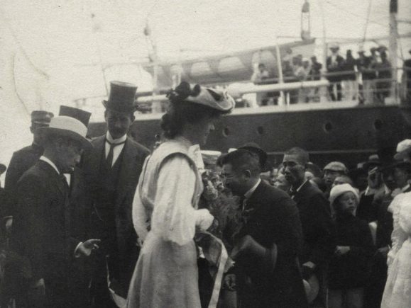 Yokohama: Alice Roosevelt greeted by Japanese dignitaries