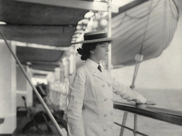 Alice Roosevelt standing aboard the SS Manchuria.