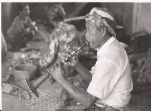 Black and white photo of an elderly man playing preret.