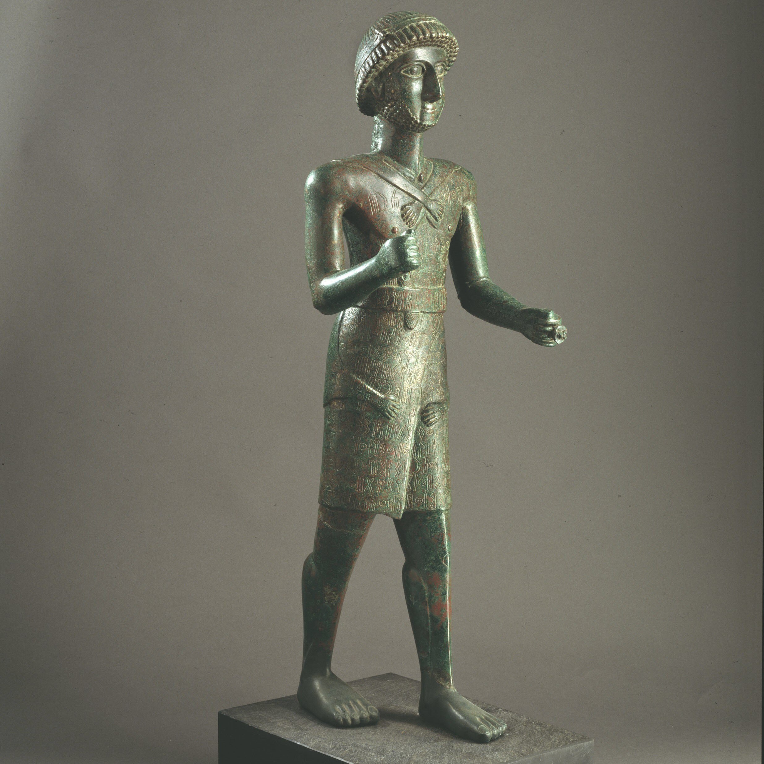 Bronze Statue of a man, Madikarib