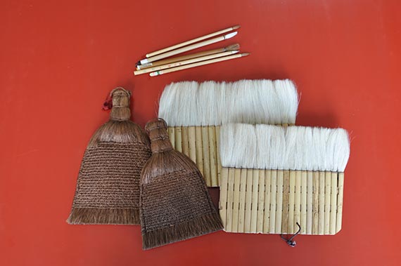 photo of art brushes and pencils